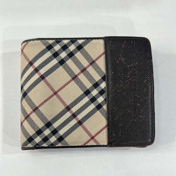 Burberry Cream and Black Key Card Holder - Picture 1 of 1